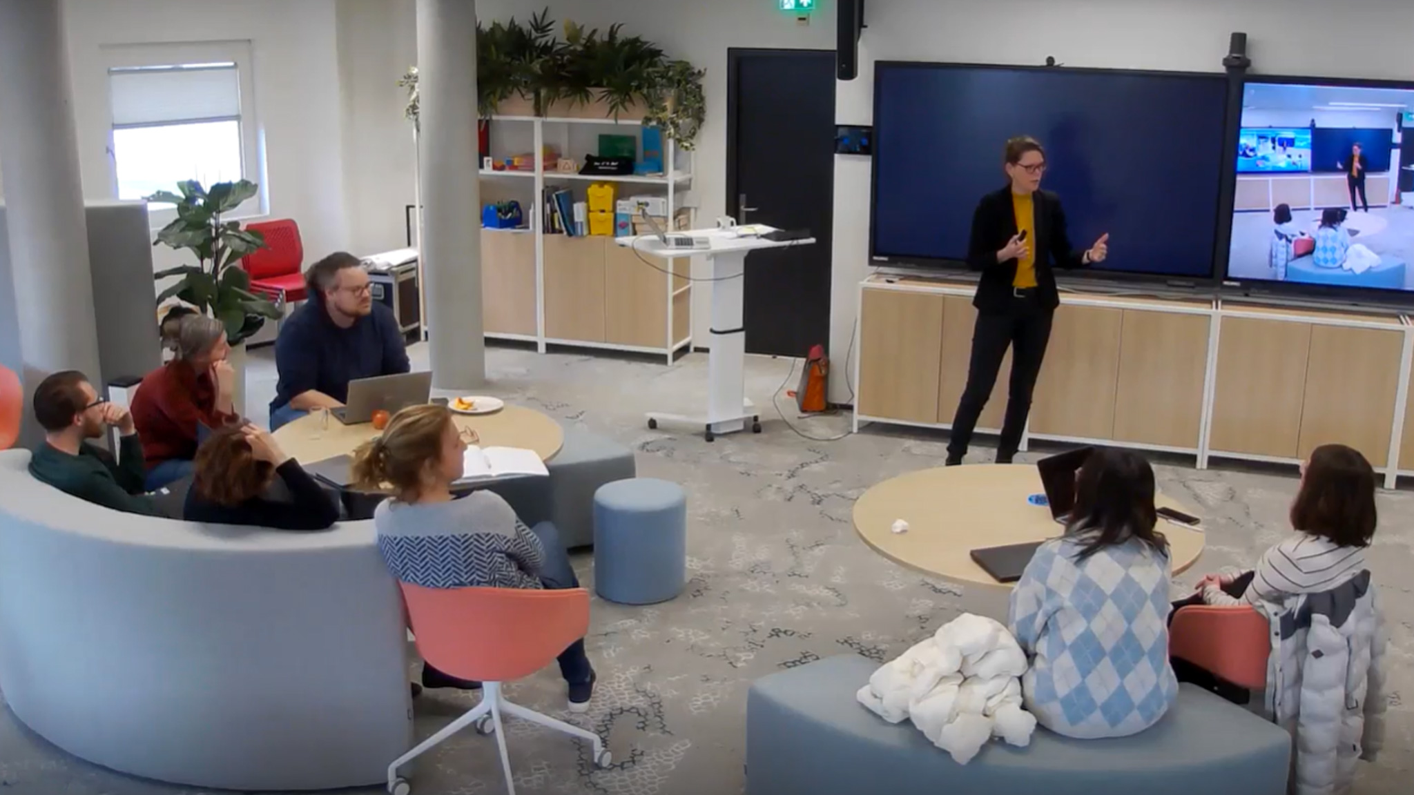 Sabine Siesling speaking on (in)Equity in breast cancer care for the Women in Data Science Week 2024